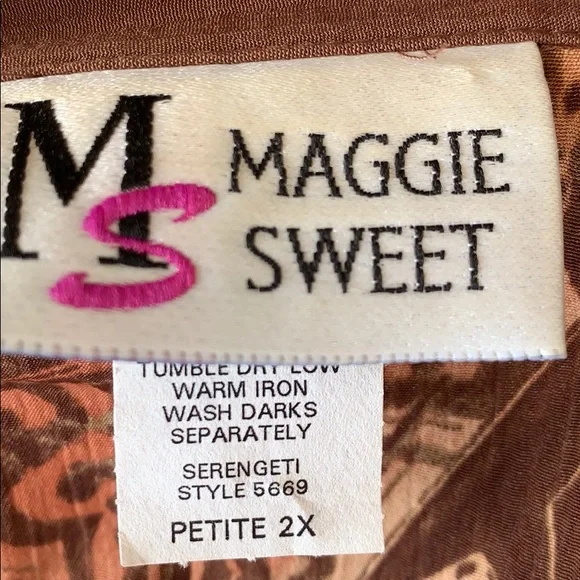 Maggie Sweet Brown Open Style Floral Print Top - Picture 9 of 10